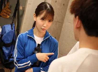 các thành viên nam trong câu lạc bộ bóng đá quan hệ không an toàn với cô gái xinh