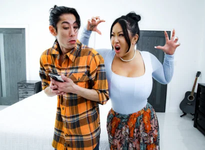 Thằng con trai làm cho mẹ kế xăm trổ hàng múp đạt khoái cảm